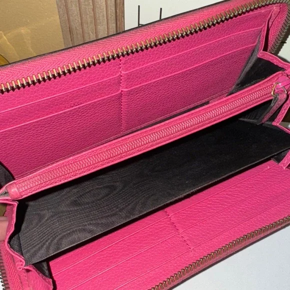 Gucci Fuchsia Wallet with Green Accents